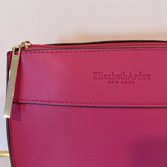 Elizabeth Arden NY Pink Makeup Bag. - Picture 2 of 11